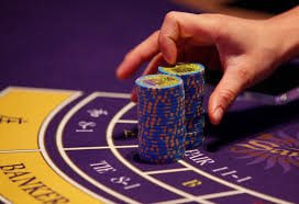 Pengguna mengakses platform topbet88 melalui perangkat mobile dengan pengalaman responsif dan mudah