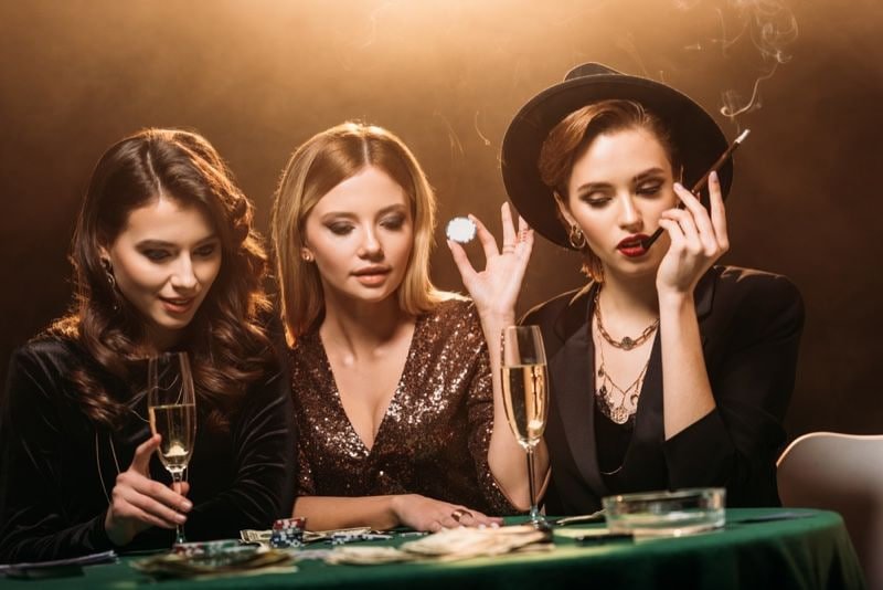 Operator customer service topbet88 melayani pengguna melalui live chat dengan cepat dan ramah